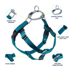 Arnés Freedom de 2 Hounds Design con forro de terciopelo suizo para mayor confort.