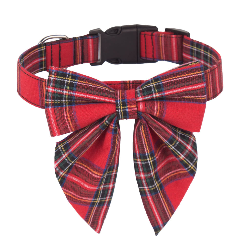 Collar navideño ADOGGYGO con lazo rojo, ideal para fotos festivas con tu perro.