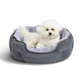 Cama redonda Amazon Basics para perros pequeños con felpa suave, ideal para descansar.