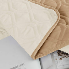 Cobertor impermeable Ameritex reversible con dos colores para muebles.