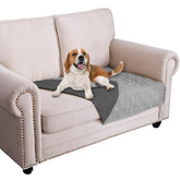 Ameritex funda impermeable para perro en mueble, protege muebles y evita manchas.