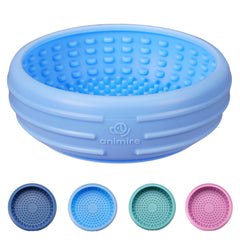 Animire cuenco lamido para perros en acción, ideal para calmar y enfocar durante la comida.