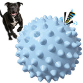 Bola Apasiri para perros de 3,5 pulgadas con espigas para agarre seguro.