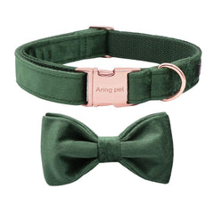 Collar ARING PET con lazo navideño de terciopelo verde para fotos festivas.