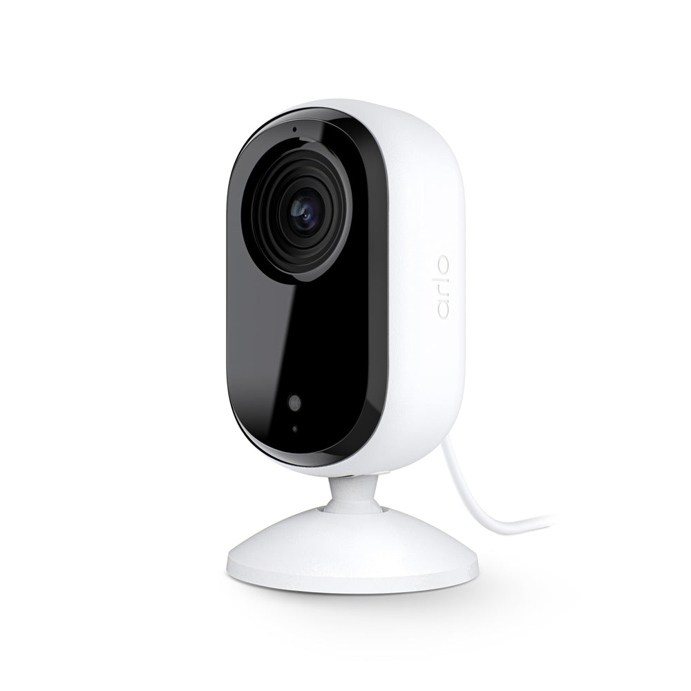 Arlo Essential cámara interior vista frontal para vigilancia clara en cualquier habitación.