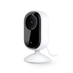 Arlo Essential cámara interior vista frontal para vigilancia clara en cualquier habitación.