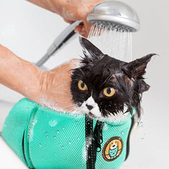 AWOOF acceso para cortar uñas y limpieza durante el baño del gato.