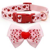 Collar azuza para perro ajustable con corazones rosas, ideal para cachorros.