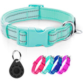 Collar azuza reflectivo con soporte para etiqueta inteligente para visibilidad nocturna.