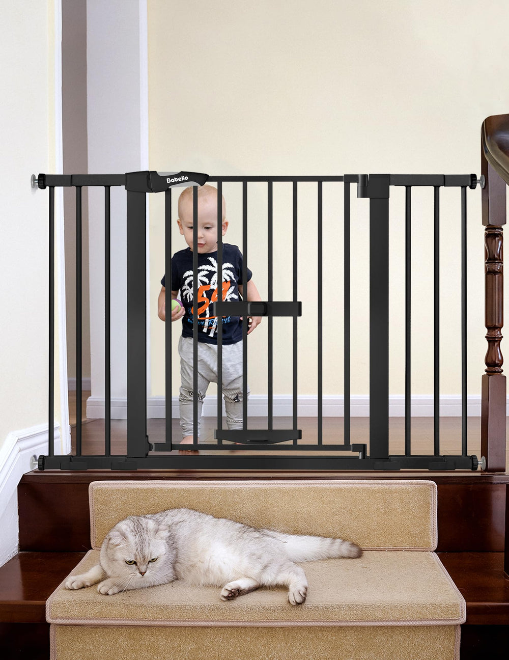 La Babelio Puerta Bebé Amplia facilita paso seguro para niños y mascotas.