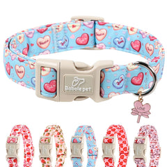 Collar Babole Pet San Valentín para perros pequeños con corazones azules, ideal para fotos.