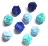 Ballmie bola peluche azul con cascabel, ideal para juego interactivo.
