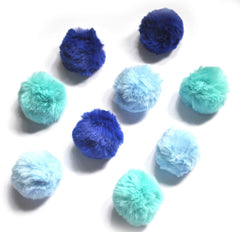 Ballmie bola peluche azul con cascabel, ideal para juego interactivo.