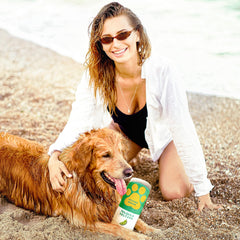 Juguete para perros estilo cerveza Bark Bros Hound Noon, parodia divertida.