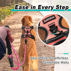 Arnés BarkBay reflectivo en rosa claro para mayor visibilidad al pasear.