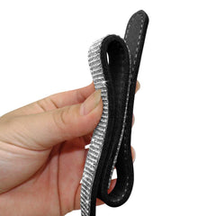 Collar Bbmmayy ajustable con cinco ojales para mayor seguridad.
