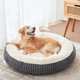 BedStill cama donut para perro grande en color oscuro, descanso cómodo y seguro.