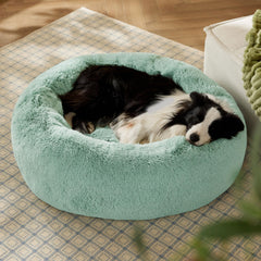 Bedsure cama con base antideslizante para estabilidad en suelos lisos.