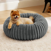 Bedsure cama para perro pequeño con pana y funda lavable, ideal para descansar.