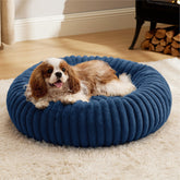 Bedsure Donut para perros con pelo sintético, refugio cómodo para siestas tranquilas.