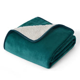 Bedsure manta impermeable para gato en interior protege muebles y alfombras.