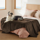 Bedsure manta impermeable para cama con sherpa, cálida y acogedora.