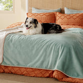 Bedsure manta impermeable para cama protege de derrames y humedad.