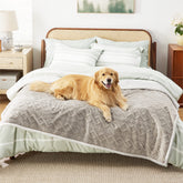 Bedsure manta impermeable para mascotas protege cama y muebles contra derrames.