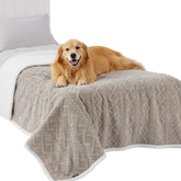 Bedsure manta impermeable para perros grandes sobre sofá protege muebles.
