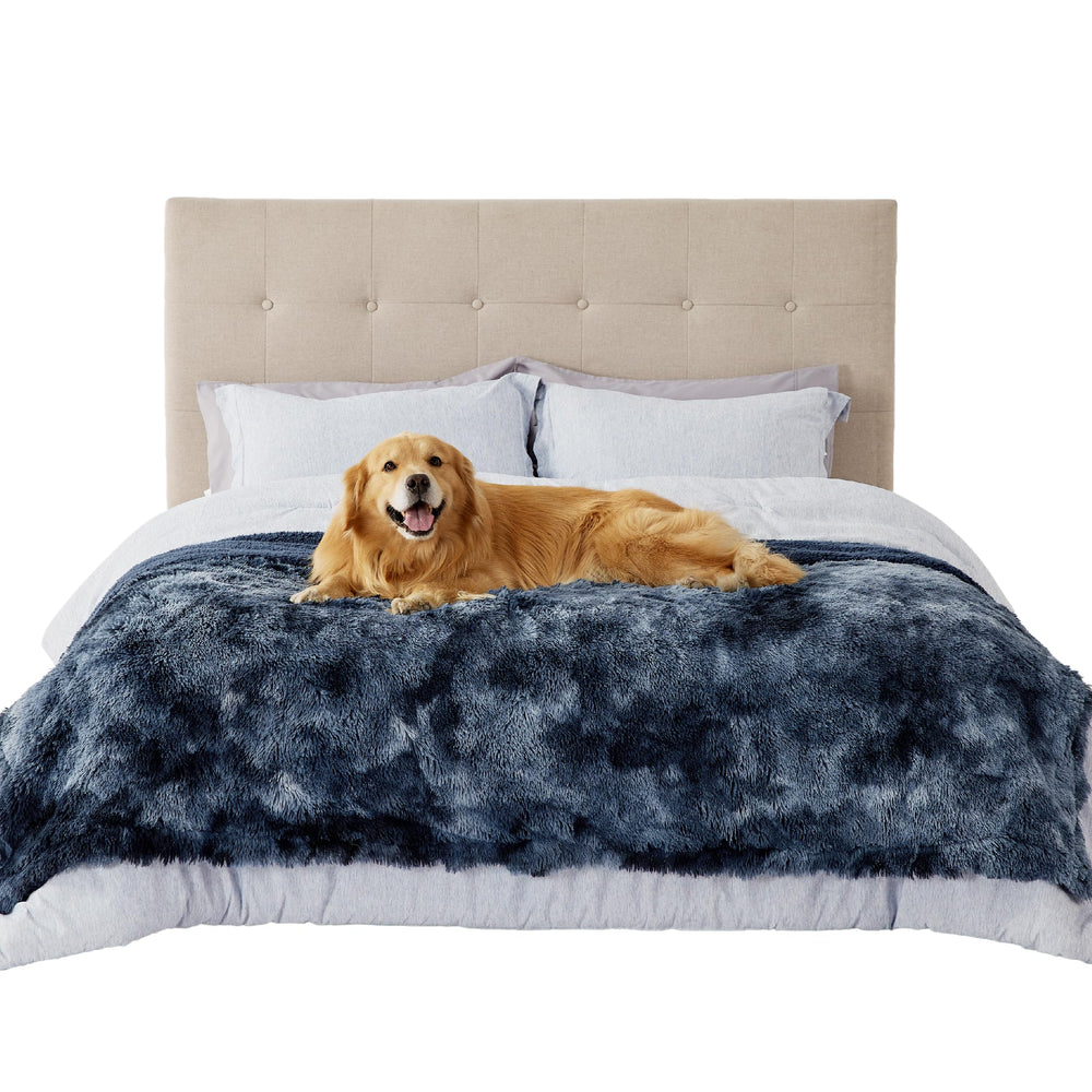 Bedsure manta impermeable para perros grandes con patrón teñido azul marino, protege muebles.