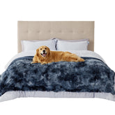 Bedsure manta impermeable para perros grandes con patrón teñido azul marino, protege muebles.