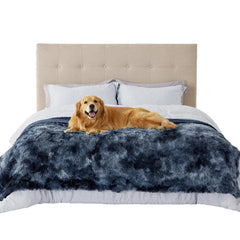 Bedsure manta impermeable para perros grandes con patrón teñido azul marino, protege muebles.