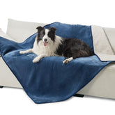 Bedsure manta impermeable para perros XL sobre sofá, protege frente a derrames.
