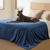 Bedsure manta impermeable con sherpa para cama, protege contra derrames y humedad.
