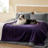 Bedsure manta impermeable sherpa dorso para muebles, evita humedad y mantiene el calor.