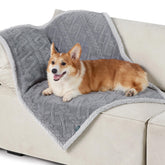 Manta Bedsure para perros con interior impermeable protege el sofá.