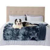 Bedsure manta impermeable para perros grandes protegendo el sofá