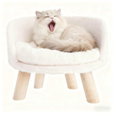 Cama elevada BingoPaw para mascotas con base de madera estable y cómodo cojín.