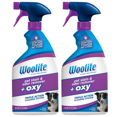 Limpieza de manchas y olores de mascotas al verter Woolite Pet Stain and Odor Plus Oxy en alfombras.