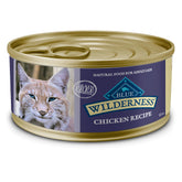 Blue Buffalo Wilderness Paté para gatos con pollo como primer ingrediente real y alto en proteína.