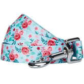 Blueberry Pet Essentials correa para perro con diseño floral jardín azul pastel, ideal para paseos diarios.