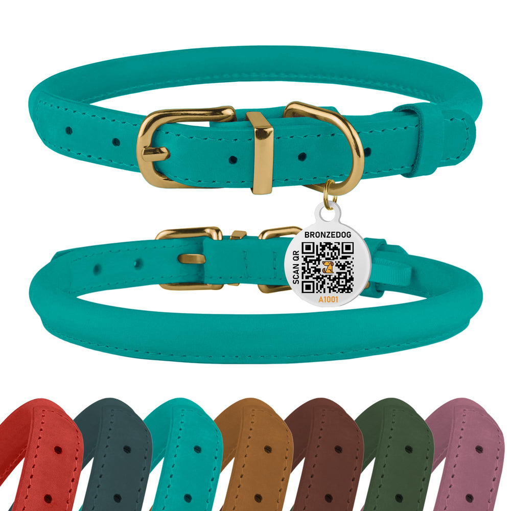 Collar BRONZEDOG enrollado turquesa con etiqueta QR para identificación rápida.
