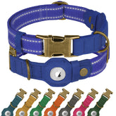 Collar Budkas con AirTag incorporado para rastreo práctico en paseos nocturnos.
