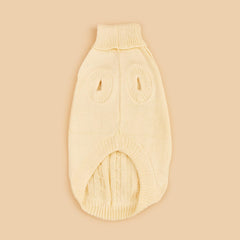 Diseño con cuello alto y recorte abdominal para comodidad.