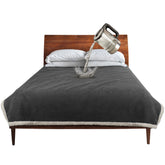 Manta impermeable Catalonia para cama, protege muebles y ropa de derrames.