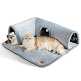 CATISM cama para gatos con túnel 2 en 1, ideal para juego y descanso.