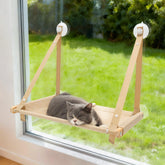 CATISM Cat Window Perch ofrece vista amplia para relajarse al sol.