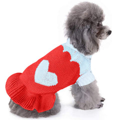 Detalle de fresa y corazón en la prenda para perro CHBORCHICEN.