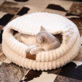 CHEERPALS cueva cama gato blanca: refugio cómodo y seguro para siestas tranquilas.