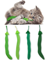 La textura suave del juguete CiyvoLyeen Catnip frijol verde para juego activo.